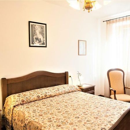 הוילה Monsagrati Casa Delle Palme מראה חיצוני תמונה